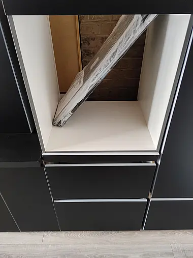 Ausstellungsküche/Grifflos/  Front schwarz / matt / Lacklaminat/