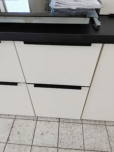 wir haben noch teile vorrort  und können noch küchen usammenstellen aus der angegebenen  Front