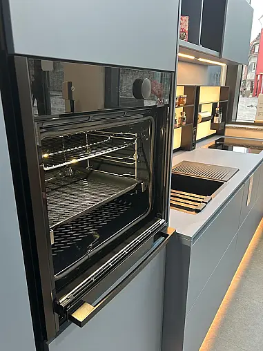 nx510 Azurblau Samtmattlack mit Neff Geräten und SensiQ Arbeitsfläche