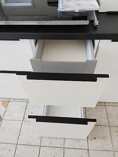 wir haben noch teile vorrort  und können noch küchen usammenstellen aus der angegebenen  Front