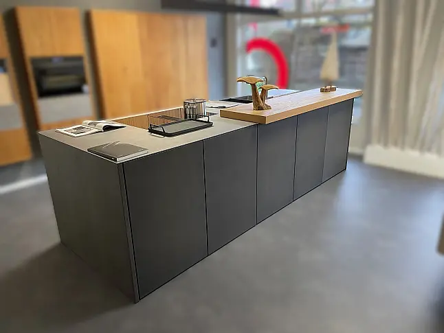 Vollwertige Ausstellungsküche mit massiver Edelstahl Arbeitsplatte