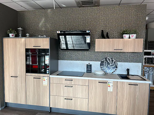 kleine Küchenzeile in Holzoptik