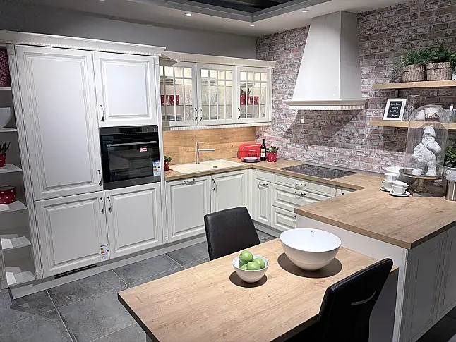 Hochwertige Landhausküche in Magnolia gewischt