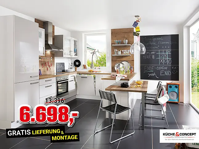 Moderne Küche in Hochglanz mit Theke
