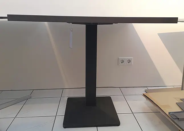Tisch SieMatic Tischplatte mit Mobitec Fußgestell