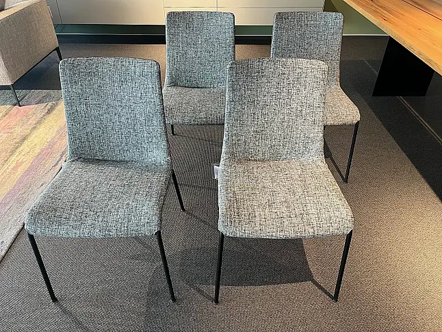 4 Stühle im Set / sehr bequem / hoher Rücken / leicht