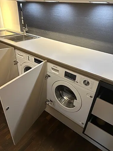 Küche mit Insel + Back Kitchen