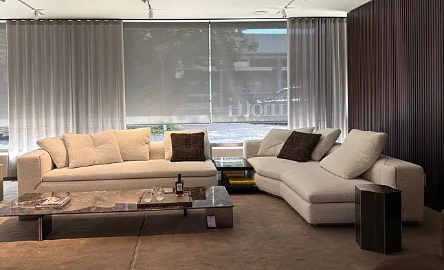 Ecksofa mit Sofatisch
