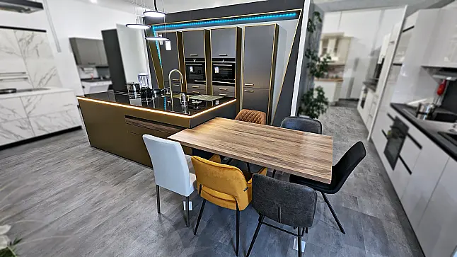 Desing Inselküche mit ausfahrbarenden, schwebenden Tisch