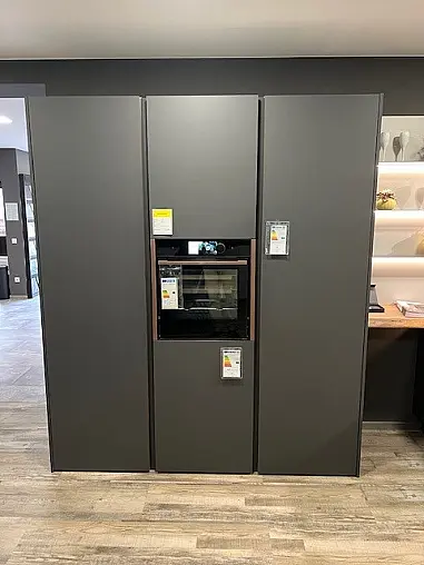 Leicht Musterküche Contino Solid in carbongrau