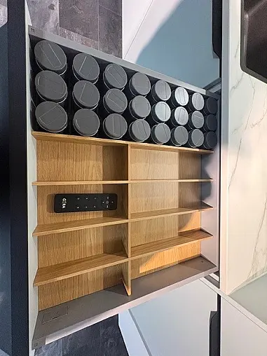 Moderne Küchenzeile mit Kochinsel