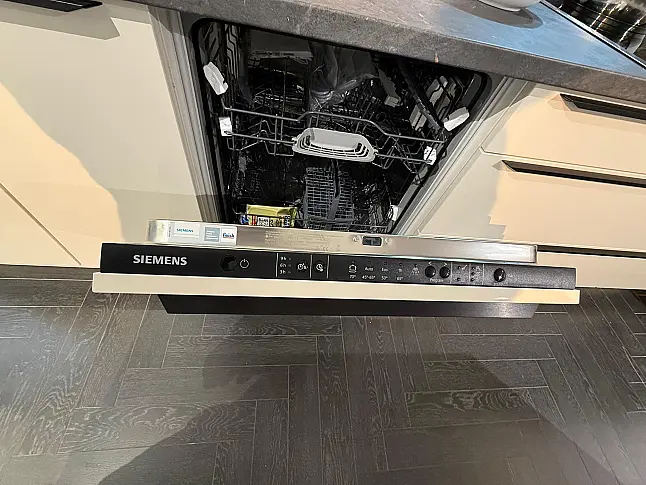 NOBILIA Küche inkl. SIEMENS Geräte. Neue Inselküche mit Garantie