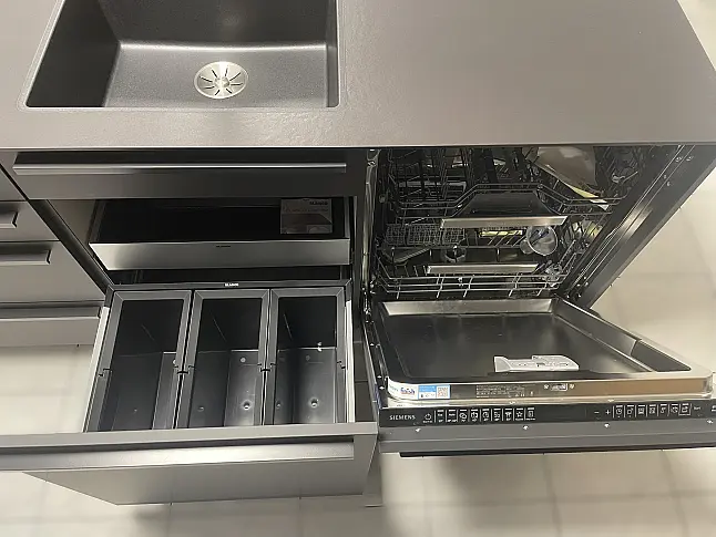 Hochwertige LEICHT Küche mit Gaggenau Geräten