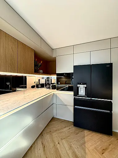 Moderne Ballerina Designküche mit Smartglas