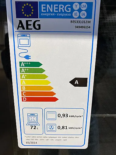 Abverkaufsküche Nobilia Touch Lacklaminat schwarz und Riva San Remo