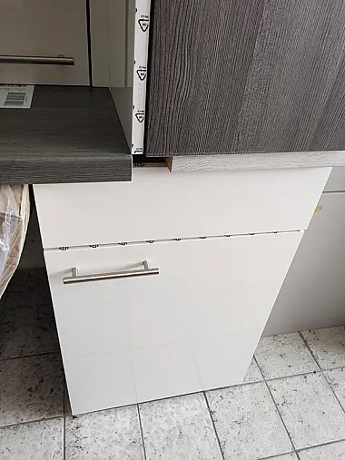 Ausstellungsküche / weiß / Lacklaminat / Hochglanz/ Küche Nr. 305