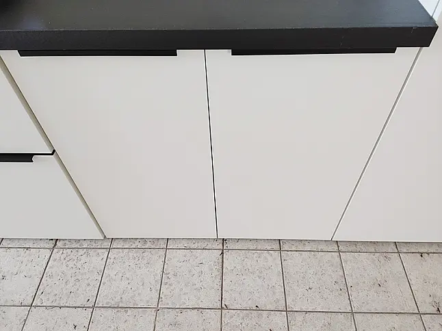 wir haben noch teile vorrort  und können noch küchen usammenstellen aus der angegebenen  Front