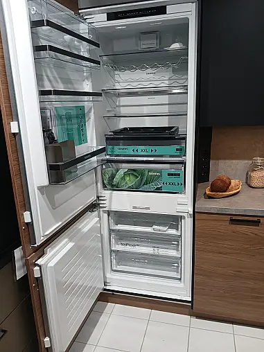 Ausstellungsküche - mit Einbaugeräten von SIEMENS studioLine