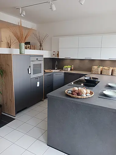 U-Küche Braun metallic und kristallweiß Mattlack, Keramik-Einbauspüle, etc.