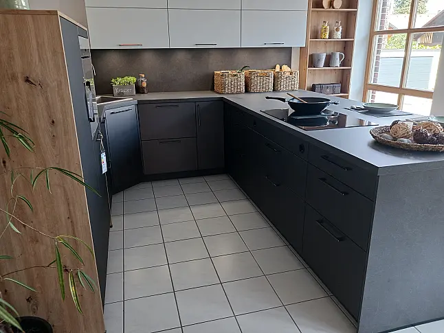 U-Küche Braun metallic und kristallweiß Mattlack, Keramik-Einbauspüle, etc.