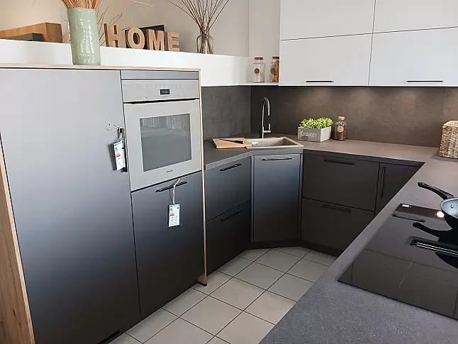 U-Küche Braun metallic und kristallweiß Mattlack, Keramik-Einbauspüle, etc.
