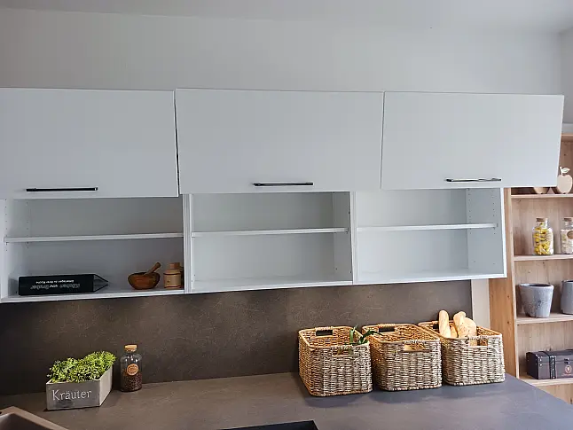U-Küche Braun metallic und kristallweiß Mattlack, Keramik-Einbauspüle, etc.