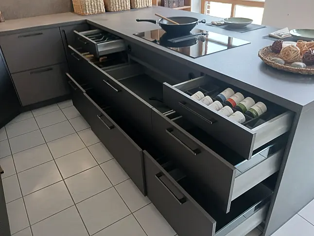 U-Küche Braun metallic und kristallweiß Mattlack, Keramik-Einbauspüle, etc.