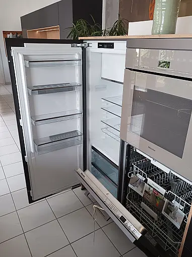 U-Küche Braun metallic und kristallweiß Mattlack, Keramik-Einbauspüle, etc.