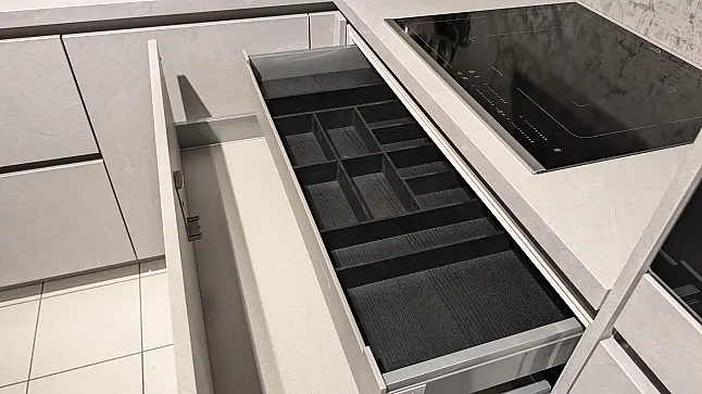 Moderne Grifflose L-Küche