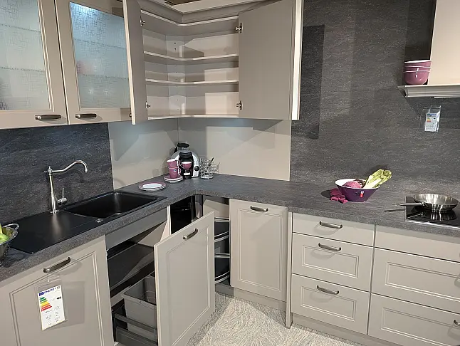 Elegante Landhausküche mit unverwechselbarer Seele