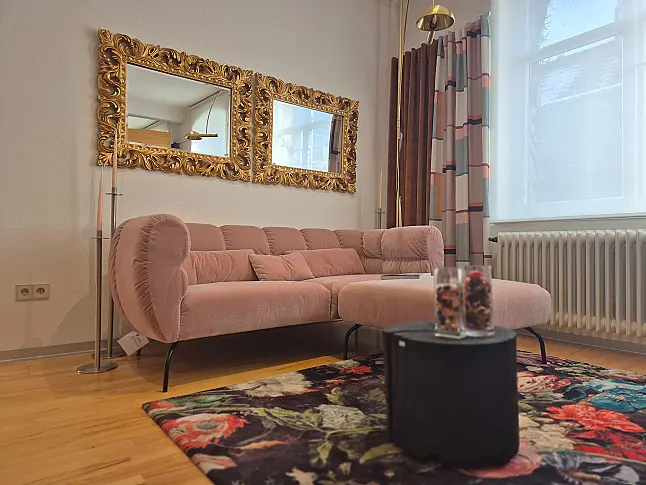 Sofa mit Hocker