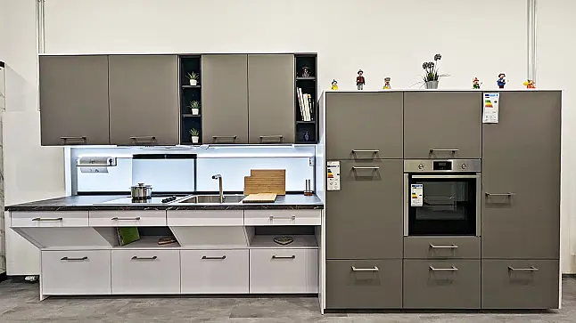 Umstandsgerechte und ergonomische Küche mit viel Licht