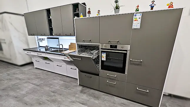 Umstandsgerechte und ergonomische Küche mit viel Licht