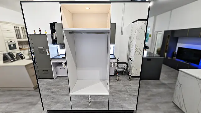 Ballerina Garderobe mit Spiegelfronten