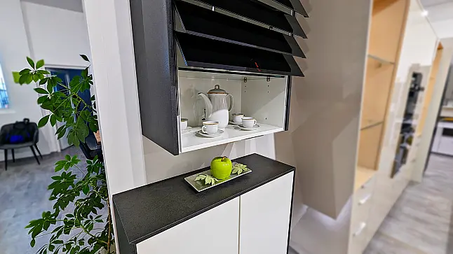 Ballerina Sideboard und elektrischer Jalousien-Schrank
