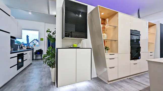 Ballerina Sideboard und elektrischer Jalousien-Schrank