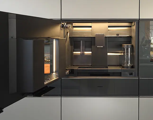 TOP-AKTUELLE HIGH-END GERÄTEAUSSTATTUNG VON GAGGENAU: Backofen mit 300°C -Backstein + separater Dampfbackofen (beide  mit Kerntemperatursensor) + Kaffeeautomat + Wärmeschublade + Vakuumierer! berbel Muldenlüfter mit Infinity-Kochfeld u. permalyt-Filter!