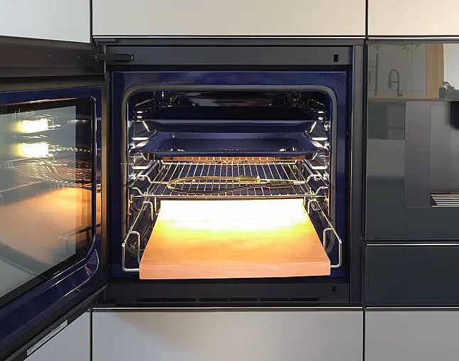 TOP-AKTUELLE HIGH-END GERÄTEAUSSTATTUNG VON GAGGENAU: Backofen mit 300°C -Backstein + separater Dampfbackofen (beide  mit Kerntemperatursensor) + Kaffeeautomat + Wärmeschublade + Vakuumierer! berbel Muldenlüfter mit Infinity-Kochfeld u. permalyt-Filter!