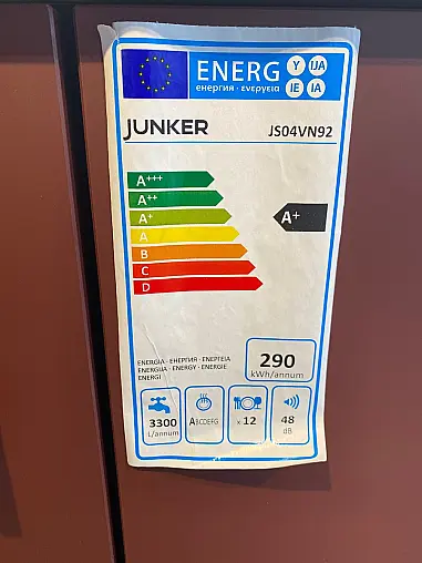 Koje 2 Nobilia Easy Touch Lacklaminat mit Junker Geräten