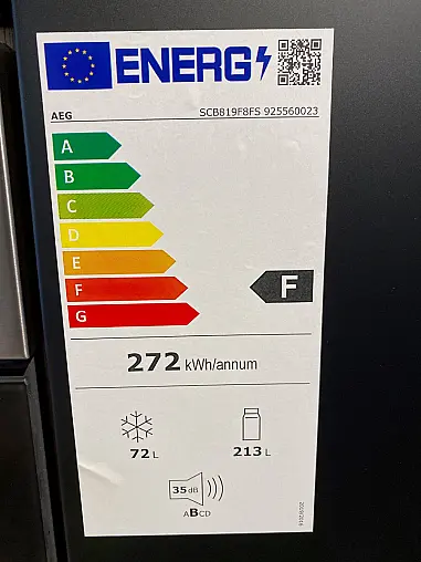 Abverkaufsküche Nobilia Touch Lacklaminat schwarz und Riva San Remo