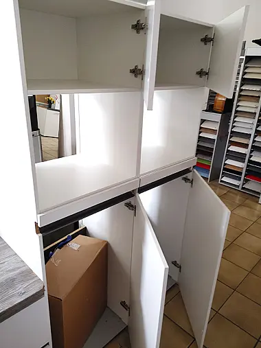 Topp Ausstellungsküche / Front: weiß / matt / Lacklaminat / Grifflos Küche Nr. 308