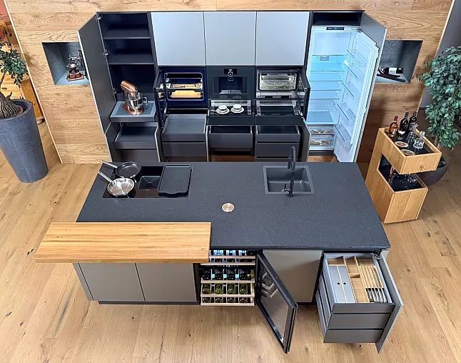 GAGGENAU-GERÄTE DER NEUESTEN GENERATION: Backofen mit Vollauszug&amp;Backstein + Kaffeevollautomat + Dampfbackofen + zwei Wärmeschubladen | Vakuumierer möglich | 2-Zonen-Weinklimaschrank und neuester berbel Muldenlüfter mit permalyt-Filter | Quooker möglich!
