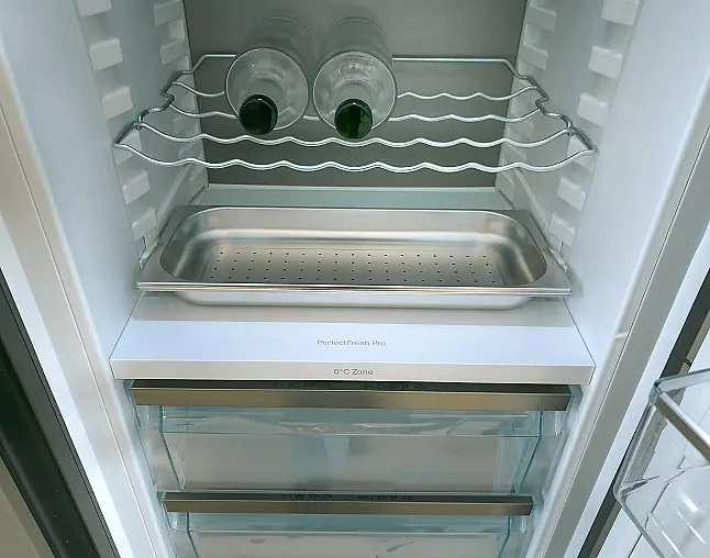 Miele Combi-Dampfgarer m. HydroClean + Backofen m. Kernthermometer, Klimagaren &amp; Pyrolyse + Kaffeeautomat + Wärmeschublade + Gefrierer + XL-Kühlschrank m. Frischschubladen + Geschirrspüler. berbel Muldenlüfter m. Indukt. &amp; permalyt. 2Zonen-Weinkühlschrank