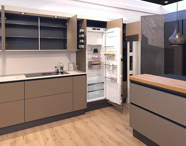 TOP-MIELE-GERÄTEAUSSTATTUNG mit Backofen, Dampfbackofen und Kaffeevollautomat! berbel Muldenlüfter mit permalyt-Filter &amp; Induktionskochfeld! Komfortabel höher platzierter Geschirrspüler! Weinklimaschrank &amp; großer Kühlschrank mit 4-Sterne-Gefrierfach!
