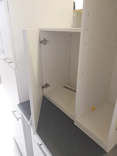 Ausstellungsküche /Front: weiß / matt/ Küche Nr. 303