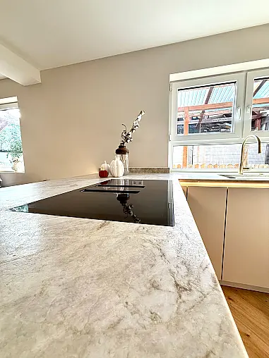 Moderne Ballerina Designküche mit Smartglas
