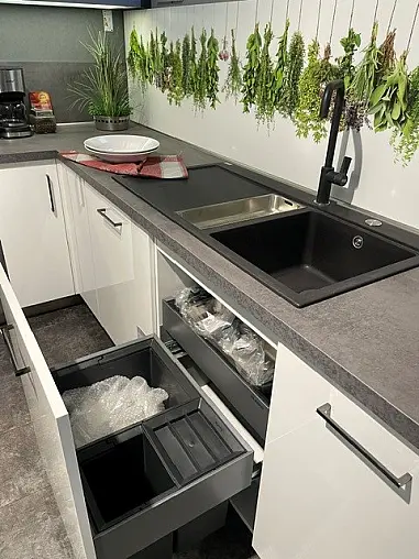 Koje 02 U- Küche weiß HG