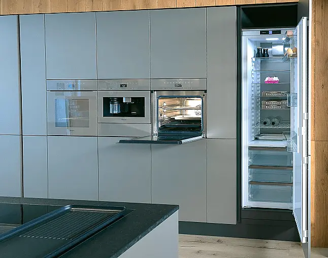 Miele Combi-Dampfgarer m. HydroClean + Backofen m. Kernthermometer, Klimagaren &amp; Pyrolyse + Kaffeeautomat + Wärmeschublade + Gefrierer + XL-Kühlschrank m. Frischschubladen + Geschirrspüler. berbel Muldenlüfter m. Indukt. &amp; permalyt. 2Zonen-Weinkühlschrank