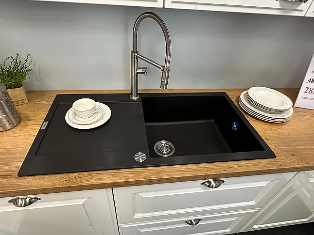 Häcker Hochglanzküche im Landhausstil