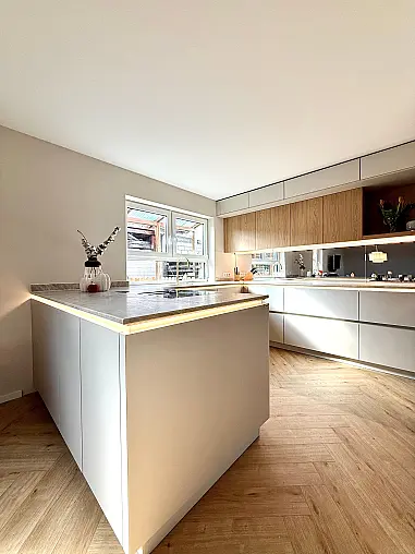 Moderne Ballerina Designküche mit Smartglas
